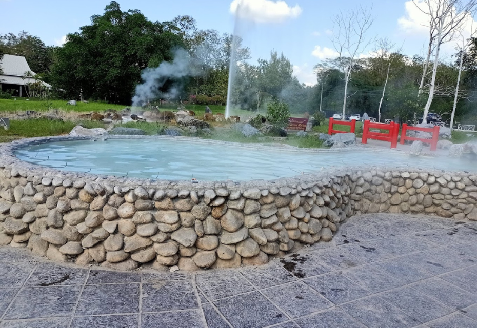 picture of a hot spring